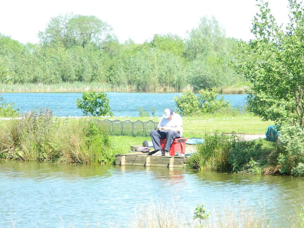 Lake Pochard Holiday Lodges South Cerney Rom bilde